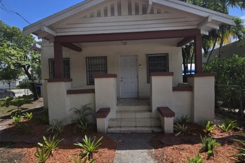 Villa ou maison à louer à Miami, Floride: 2 chambres, 94.02 m2 № 2350952 - photo 2