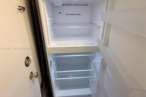 Condo in North Miami, Florida, 2 bedrooms  № 1971778 - photo 28