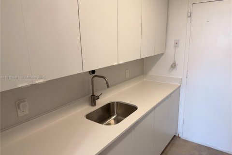 Condo in North Miami, Florida, 2 bedrooms  № 1971778 - photo 26