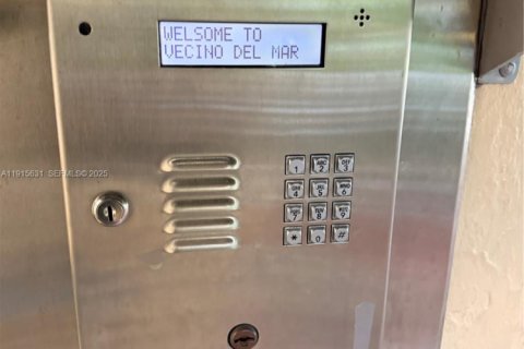 Condo in North Miami, Florida, 2 bedrooms  № 1971778 - photo 29