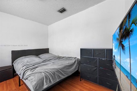 Copropriété à vendre à Hollywood, Floride: 2 chambres, 69.58 m2 № 1946013 - photo 13