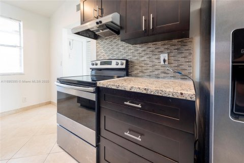 Copropriété à louer à Sunrise, Floride: 2 chambres, 78.04 m2 № 1946862 - photo 8