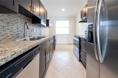 Copropriété à louer à Sunrise, Floride: 2 chambres, 78.04 m2 № 1946862 - photo 6