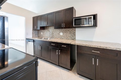 Copropriété à louer à Sunrise, Floride: 2 chambres, 78.04 m2 № 1946862 - photo 5