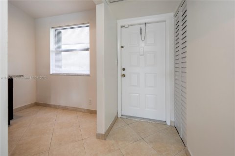 Copropriété à louer à Sunrise, Floride: 2 chambres, 78.04 m2 № 1946862 - photo 4