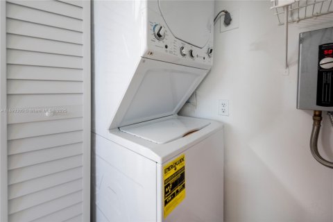 Copropriété à louer à Sunrise, Floride: 2 chambres, 78.04 m2 № 1946862 - photo 11