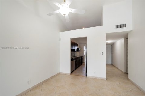 Copropriété à louer à Sunrise, Floride: 2 chambres, 78.04 m2 № 1946862 - photo 14