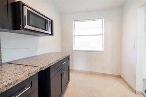 Copropriété à louer à Sunrise, Floride: 2 chambres, 78.04 m2 № 1946862 - photo 7
