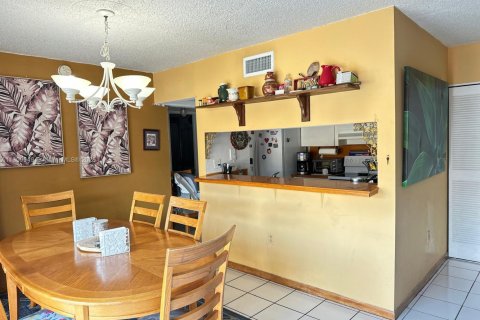 Touwnhouse à vendre à Miami, Floride: 3 chambres, 122.07 m2 № 1752827 - photo 7
