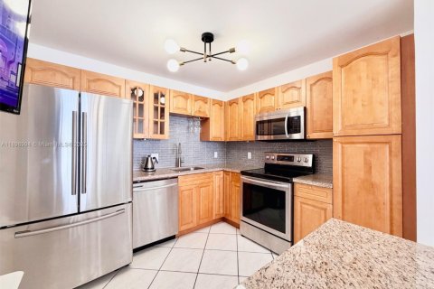 Condo in Hollywood, Florida, 1 bedroom  № 2081627 - photo 24