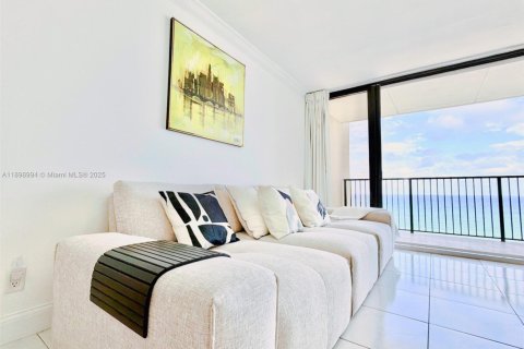 Condo in Hollywood, Florida, 1 bedroom  № 2081627 - photo 2