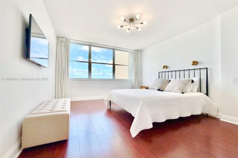 Condo in Hollywood, Florida, 1 bedroom  № 2081627 - photo 28