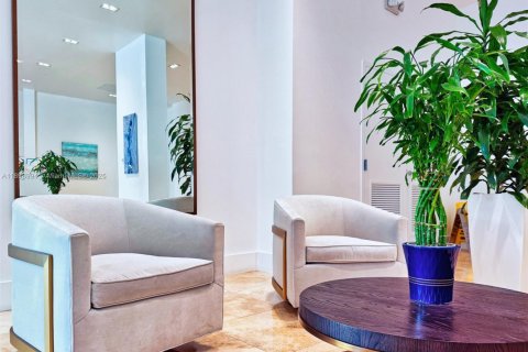 Condo in Hollywood, Florida, 1 bedroom  № 2081627 - photo 13