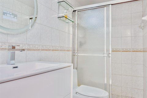 Condo in Hollywood, Florida, 1 bedroom  № 2081627 - photo 26