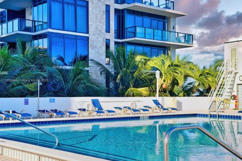 Condo in Hollywood, Florida, 1 bedroom  № 2081627 - photo 16