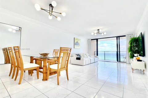 Condo in Hollywood, Florida, 1 bedroom  № 2081627 - photo 22