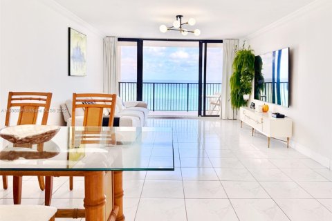 Condo in Hollywood, Florida, 1 bedroom  № 2081627 - photo 23