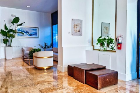 Condo in Hollywood, Florida, 1 bedroom  № 2081627 - photo 15