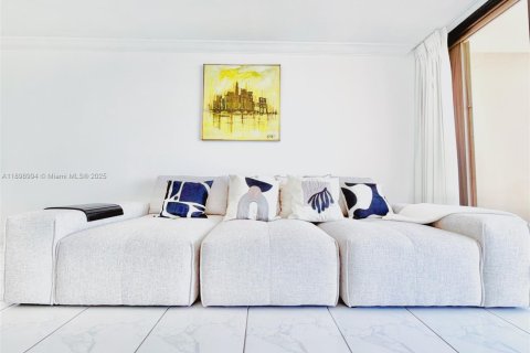 Condo in Hollywood, Florida, 1 bedroom  № 2081627 - photo 3