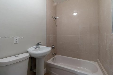 House in Miami, Florida 2 bedrooms, 95.88 sq.m. № 2193035 - photo 9