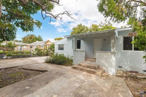 House in Miami, Florida 2 bedrooms, 95.88 sq.m. № 2193035 - photo 2