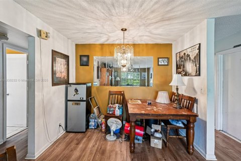 House in Coral Springs, Florida 3 bedrooms, 126.81 sq.m. № 1826036 - photo 13