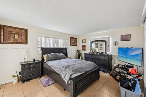 House in Coral Springs, Florida 3 bedrooms, 126.81 sq.m. № 1826036 - photo 4