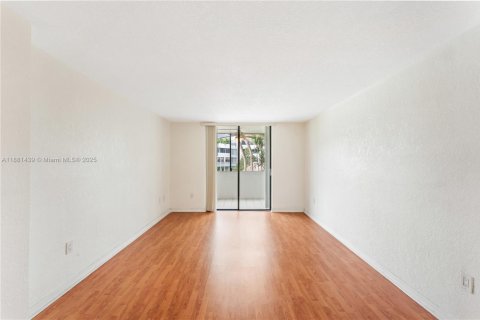 Condominio en venta en Miami, Florida, 2 dormitorios, 105.63 m2 № 1931315 - foto 14