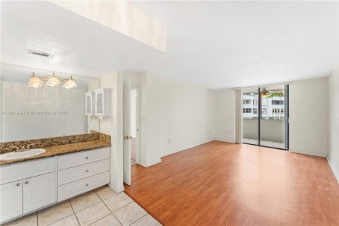 Condominio en venta en Miami, Florida, 2 dormitorios, 105.63 m2 № 1931315 - foto 20