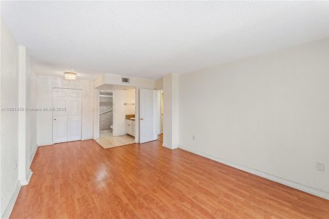 Condominio en venta en Miami, Florida, 2 dormitorios, 105.63 m2 № 1931315 - foto 17