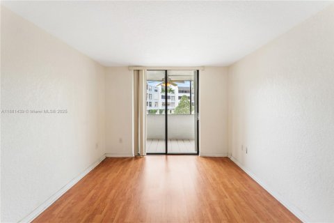 Condominio en venta en Miami, Florida, 2 dormitorios, 105.63 m2 № 1931315 - foto 18