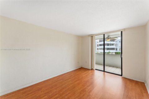 Condominio en venta en Miami, Florida, 2 dormitorios, 105.63 m2 № 1931315 - foto 19