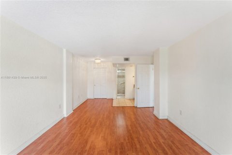 Condominio en venta en Miami, Florida, 2 dormitorios, 105.63 m2 № 1931315 - foto 15