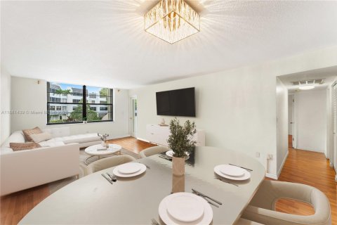 Condominio en venta en Miami, Florida, 2 dormitorios, 105.63 m2 № 1931315 - foto 7