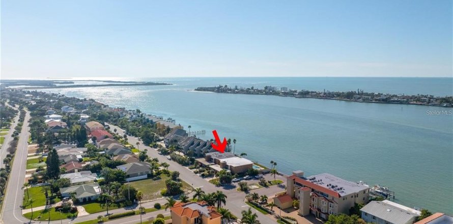 Condominio en Tierra Verde, Florida, 2 dormitorios № 1248653