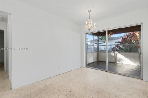 Villa ou maison à vendre à Lauderhill, Floride: 2 chambres, 88.26 m2 № 1995952 - photo 13