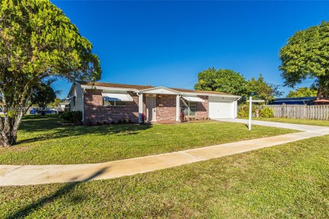 Villa ou maison à vendre à Lauderhill, Floride: 2 chambres, 88.26 m2 № 1995952 - photo 3