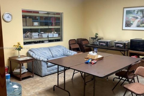 Купить коммерческую недвижимость в Тампа, Флорида № 1990490 - фото 15