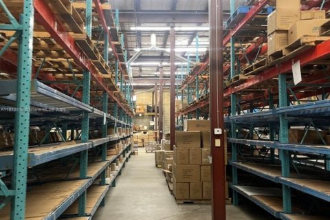 Купить коммерческую недвижимость в Тампа, Флорида № 1990490 - фото 8