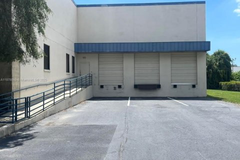 Купить коммерческую недвижимость в Тампа, Флорида № 1990490 - фото 7