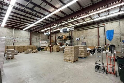 Купить коммерческую недвижимость в Тампа, Флорида № 1990490 - фото 13