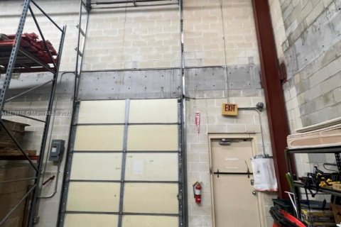 Купить коммерческую недвижимость в Тампа, Флорида № 1990490 - фото 11