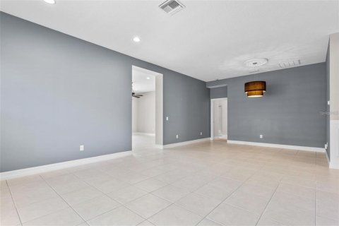 Villa ou maison à louer à Wimauma, Floride: 3 chambres, 224.82 m2 № 2412583 - photo 5