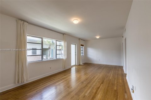 Condominio en venta en Miami, Florida, 1 dormitorio, 61.69 m2 № 1960233 - foto 12