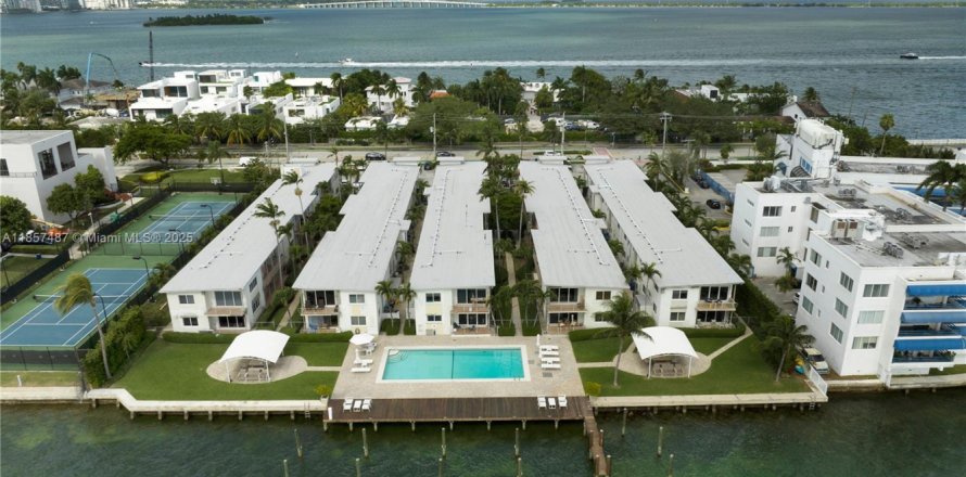 Condominio en Miami, Florida, 1 dormitorio  № 1960233