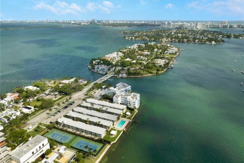 Condominio en venta en Miami, Florida, 1 dormitorio, 61.69 m2 № 1960233 - foto 2