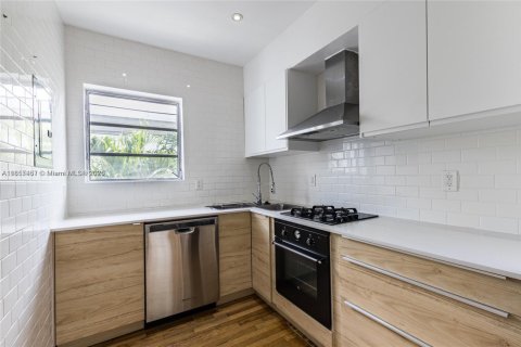 Condominio en venta en Miami, Florida, 1 dormitorio, 61.69 m2 № 1960233 - foto 11