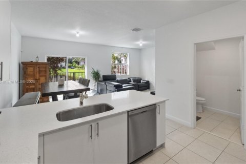 Touwnhouse à vendre à Lauderhill, Floride: 3 chambres, 151.99 m2 № 1953700 - photo 6