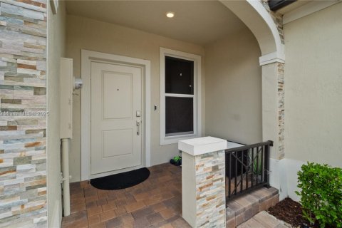 Touwnhouse à vendre à Lauderhill, Floride: 3 chambres, 151.99 m2 № 1953700 - photo 2