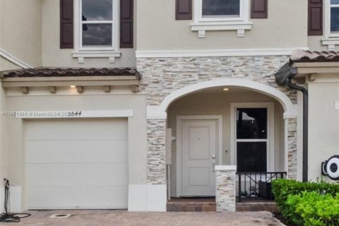 Touwnhouse à vendre à Lauderhill, Floride: 3 chambres, 151.99 m2 № 1953700 - photo 1